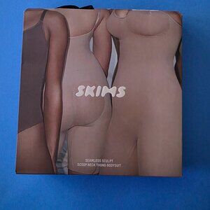 Skims seamless sculpt scoop neck thong bodysuit